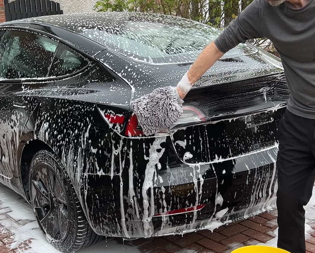 Best Way to Wash a Black Car - Ultimate Guide.